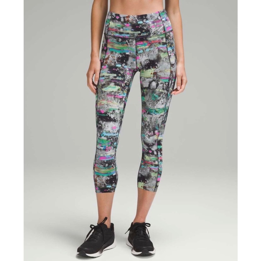 Lululemon Fast and Free Crop Paint Drift Multi Color, Size 6